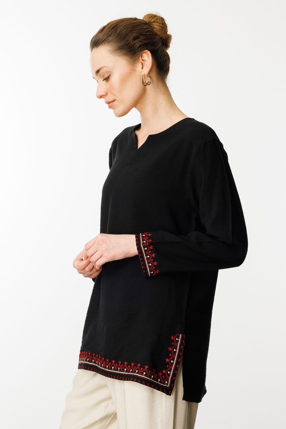 25775Kadın Kolu ve Eteği Yırtmaçlı Eteği Nakışlı Bluz Siyah