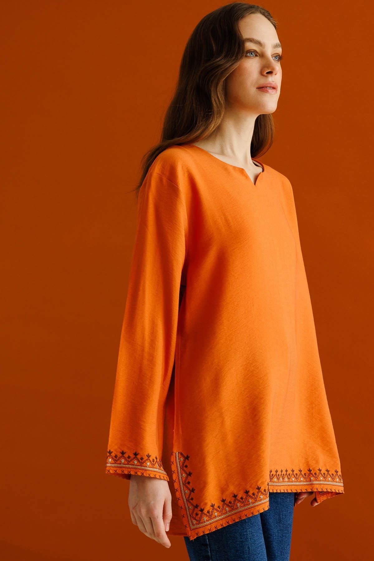 25775Kadın Kolu ve Eteği Yırtmaçlı Eteği Nakışlı Bluz Turuncu