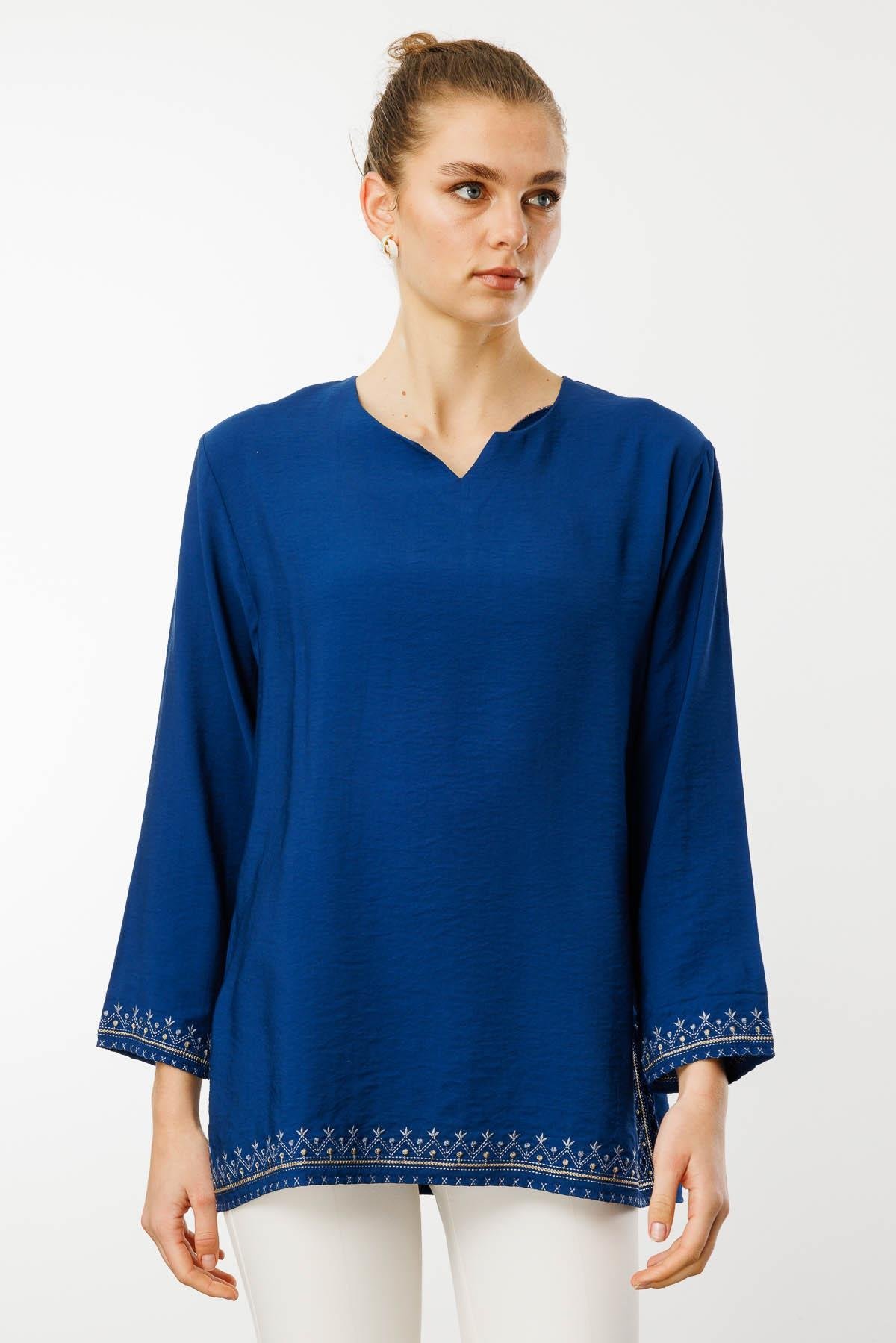 25775Kadın Kolu ve Eteği Yırtmaçlı Eteği Nakışlı Bluz İndigo