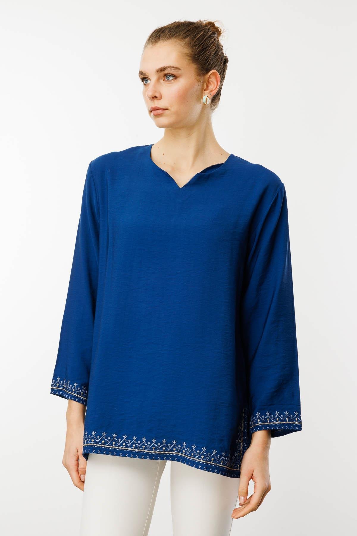 25775Kadın Kolu ve Eteği Yırtmaçlı Eteği Nakışlı Bluz İndigo