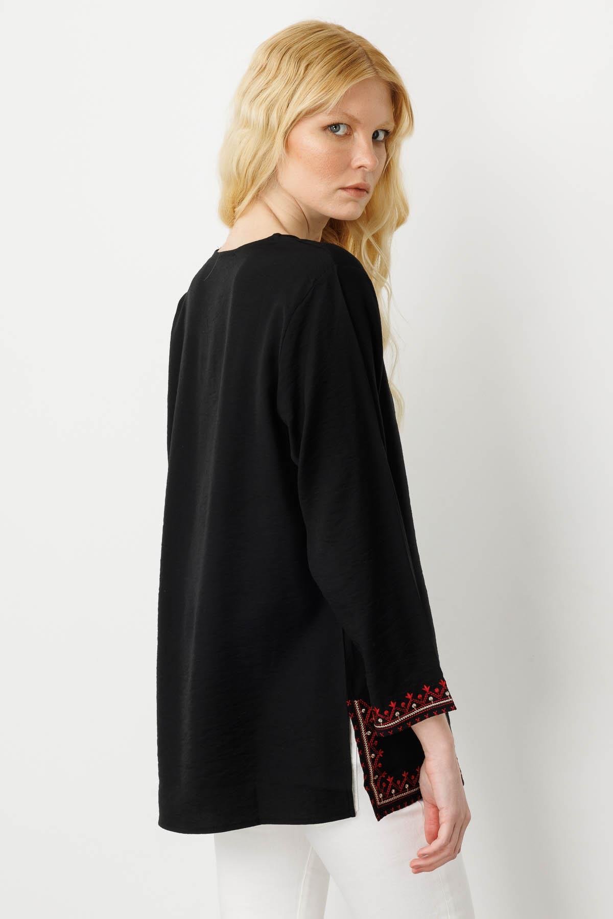 25775Kadın Kolu ve Eteği Yırtmaçlı Eteği Nakışlı Bluz Siyah