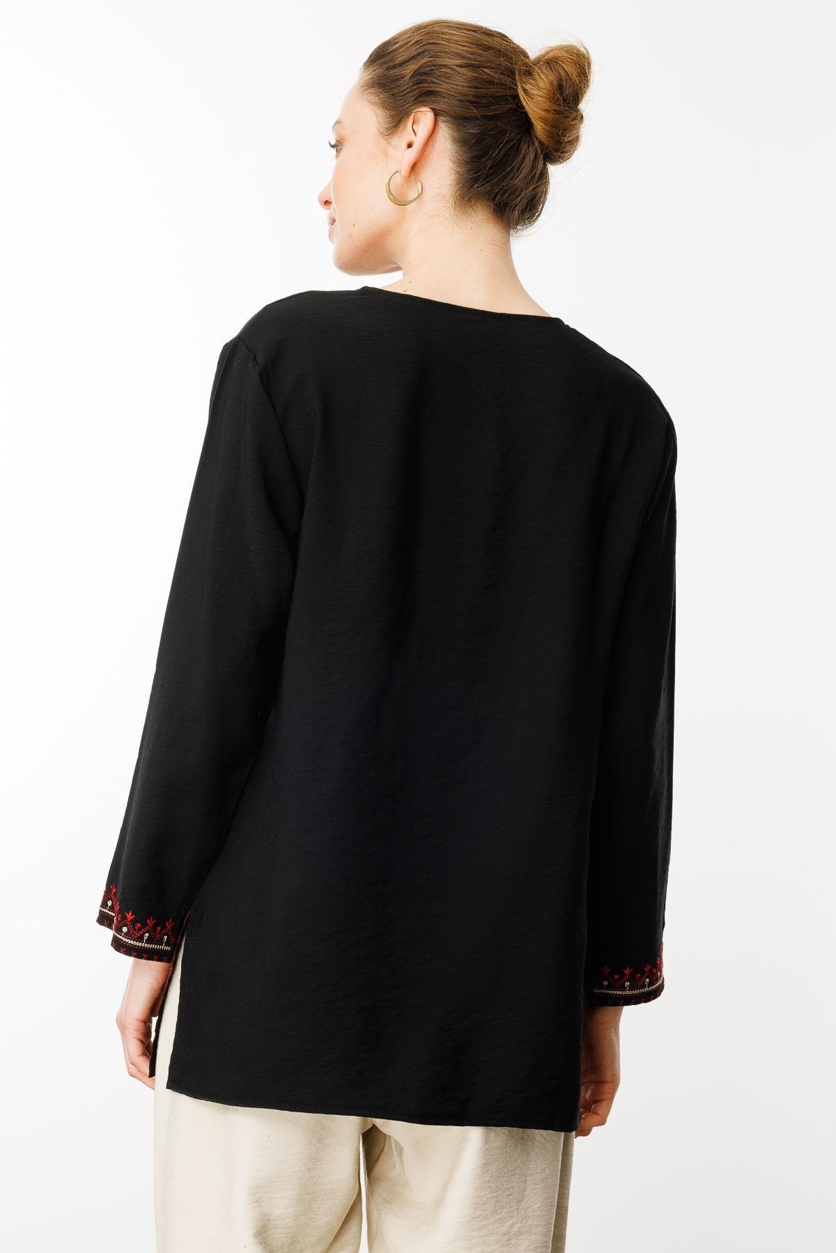 25775Kadın Kolu ve Eteği Yırtmaçlı Eteği Nakışlı Bluz Siyah