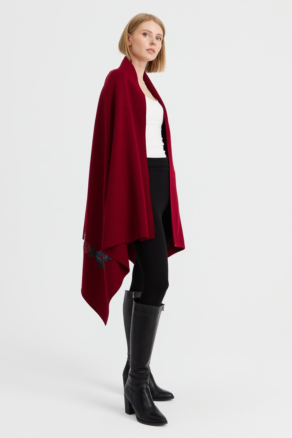 23022Kadın Köşeleri Nakış İşlemeli Şal Bordo