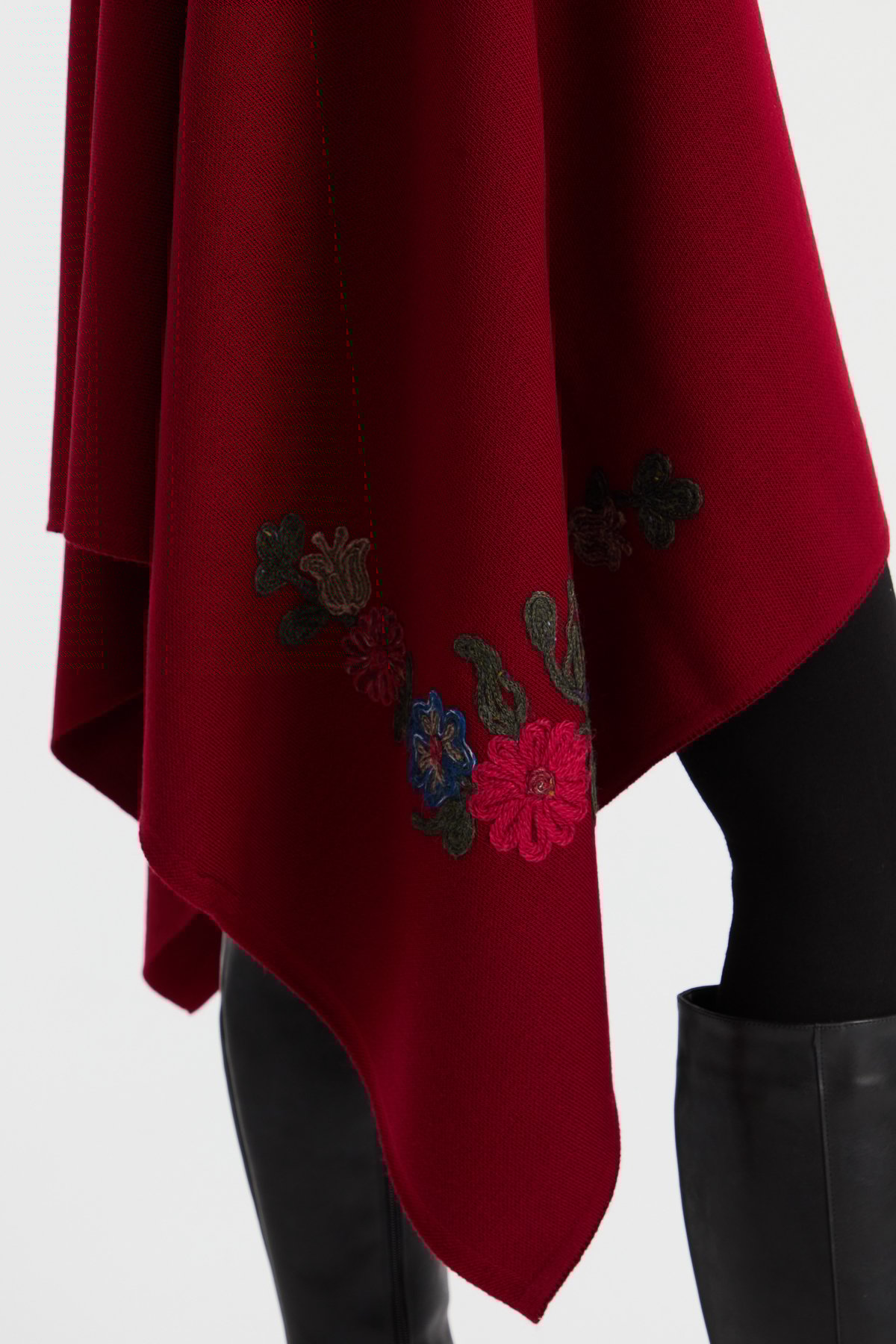 23022Kadın Köşeleri Nakış İşlemeli Şal Bordo