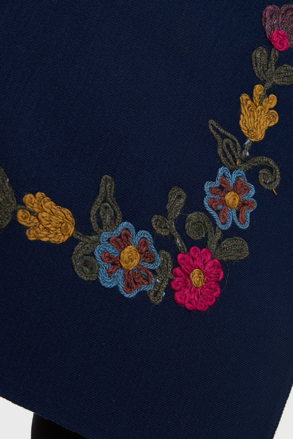 23022Kadın Köşeleri Nakış İşlemeli Şal Lacivert