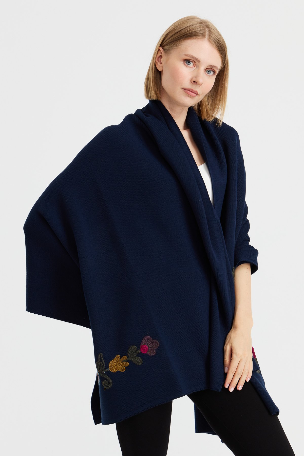 23022Kadın Köşeleri Nakış İşlemeli Şal Lacivert
