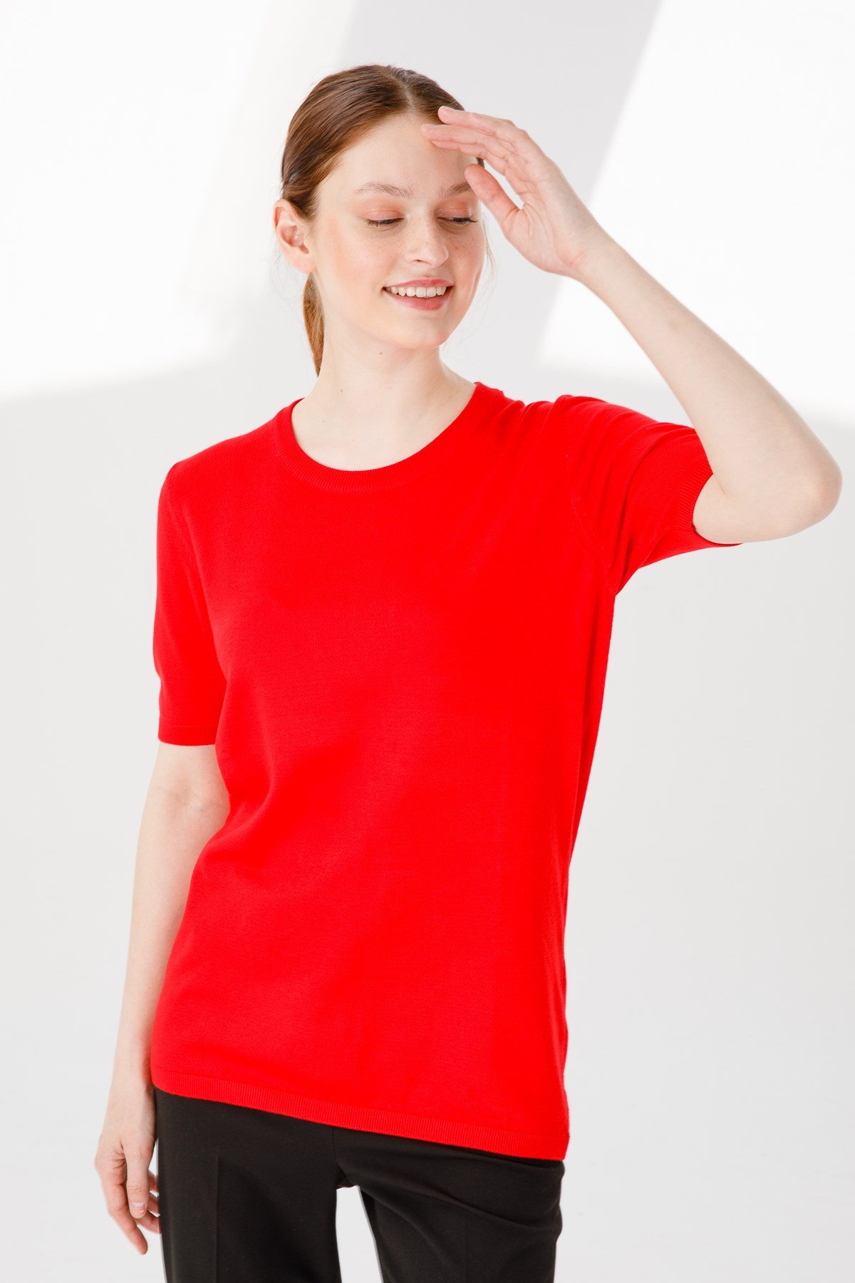 20344Kadın Likralı Kısa Kollu Sıfır Yaka Düz Bluz Mercan