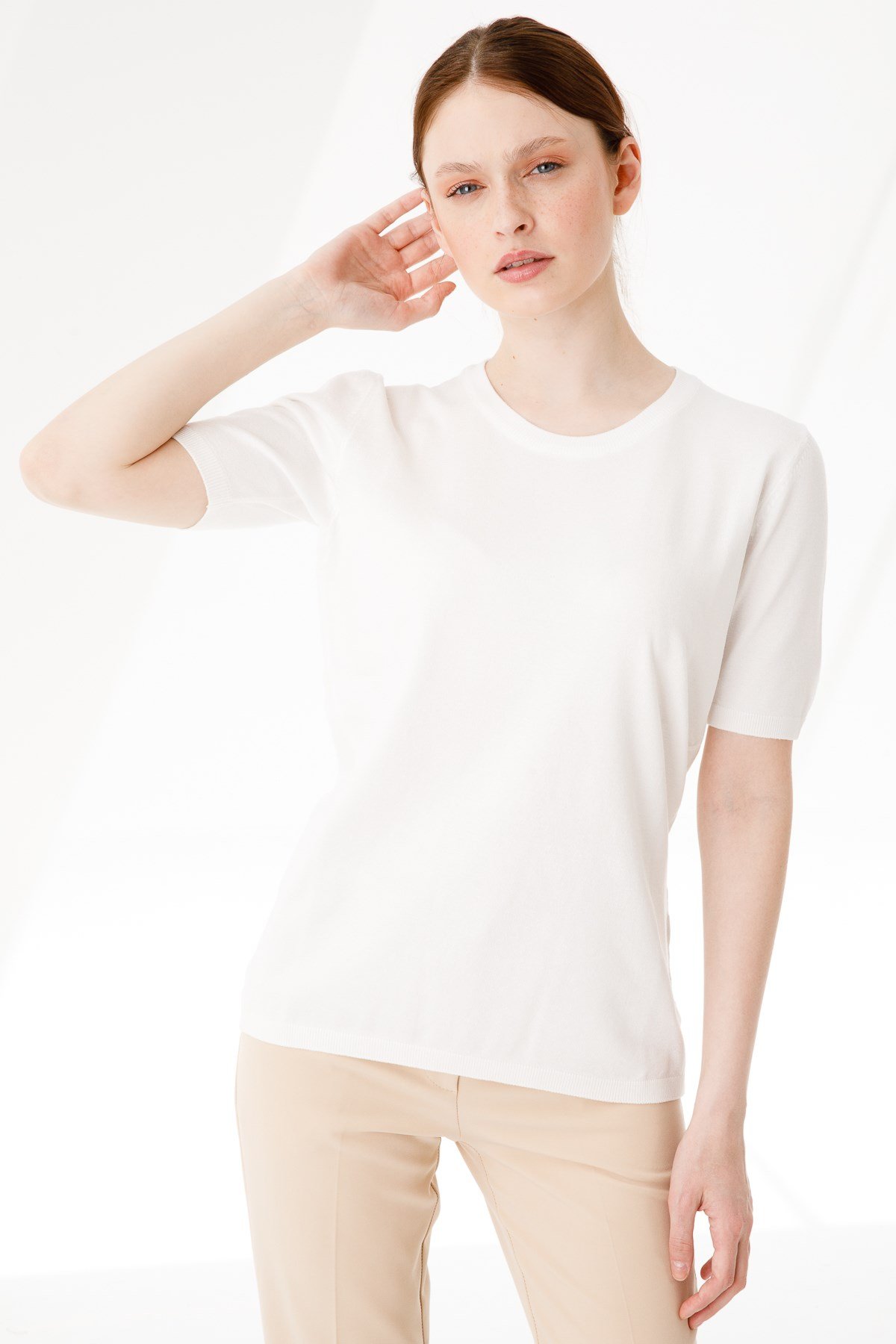 20344Женская блузка из лайкры кремового цвета