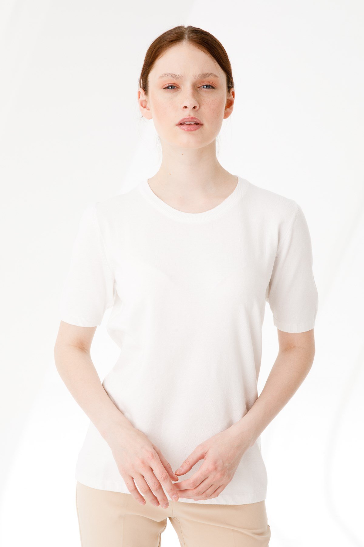 20344Женская блузка из лайкры кремового цвета