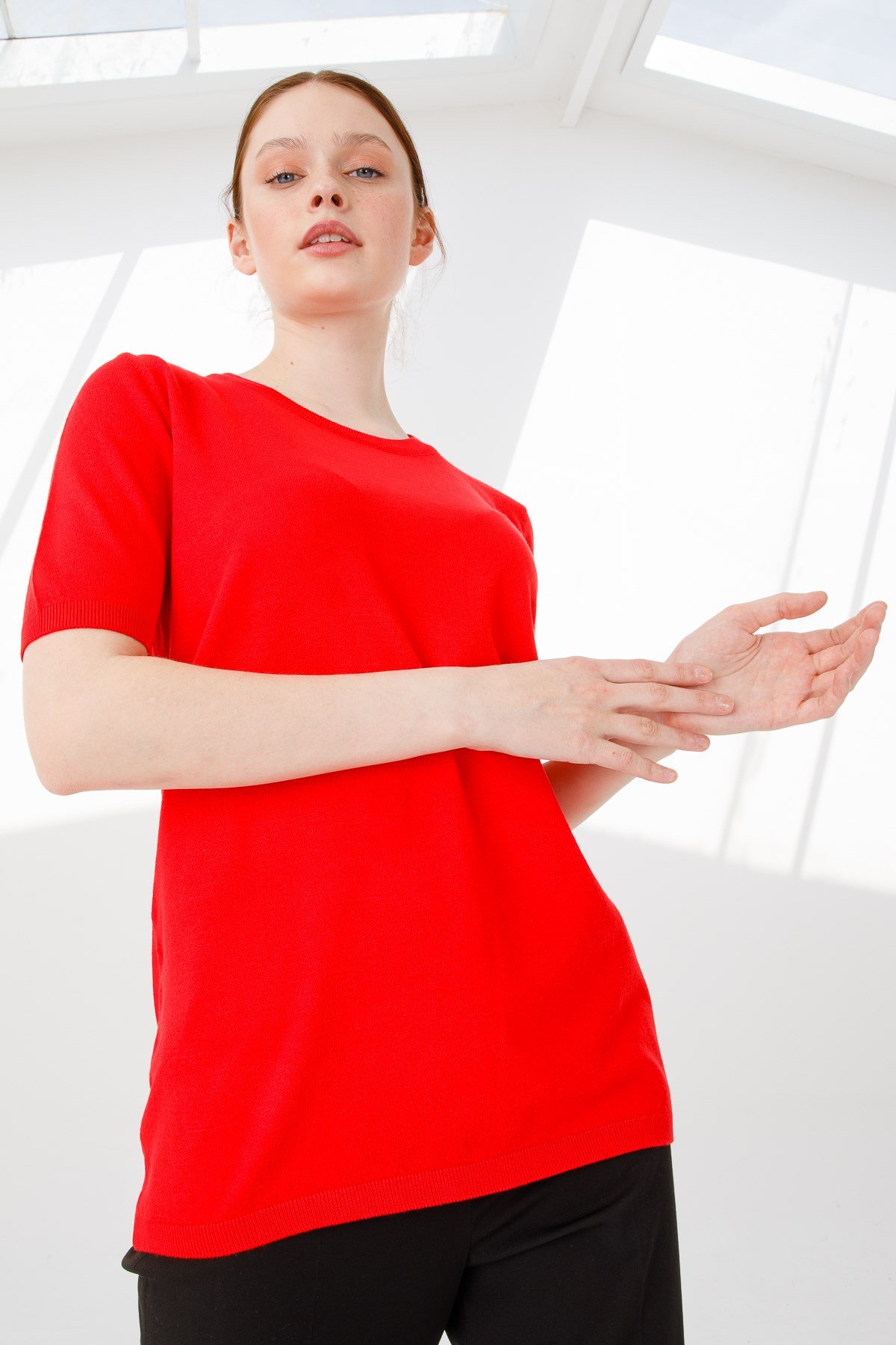 20344Kadın Likralı Kısa Kollu Sıfır Yaka Düz Bluz Mercan