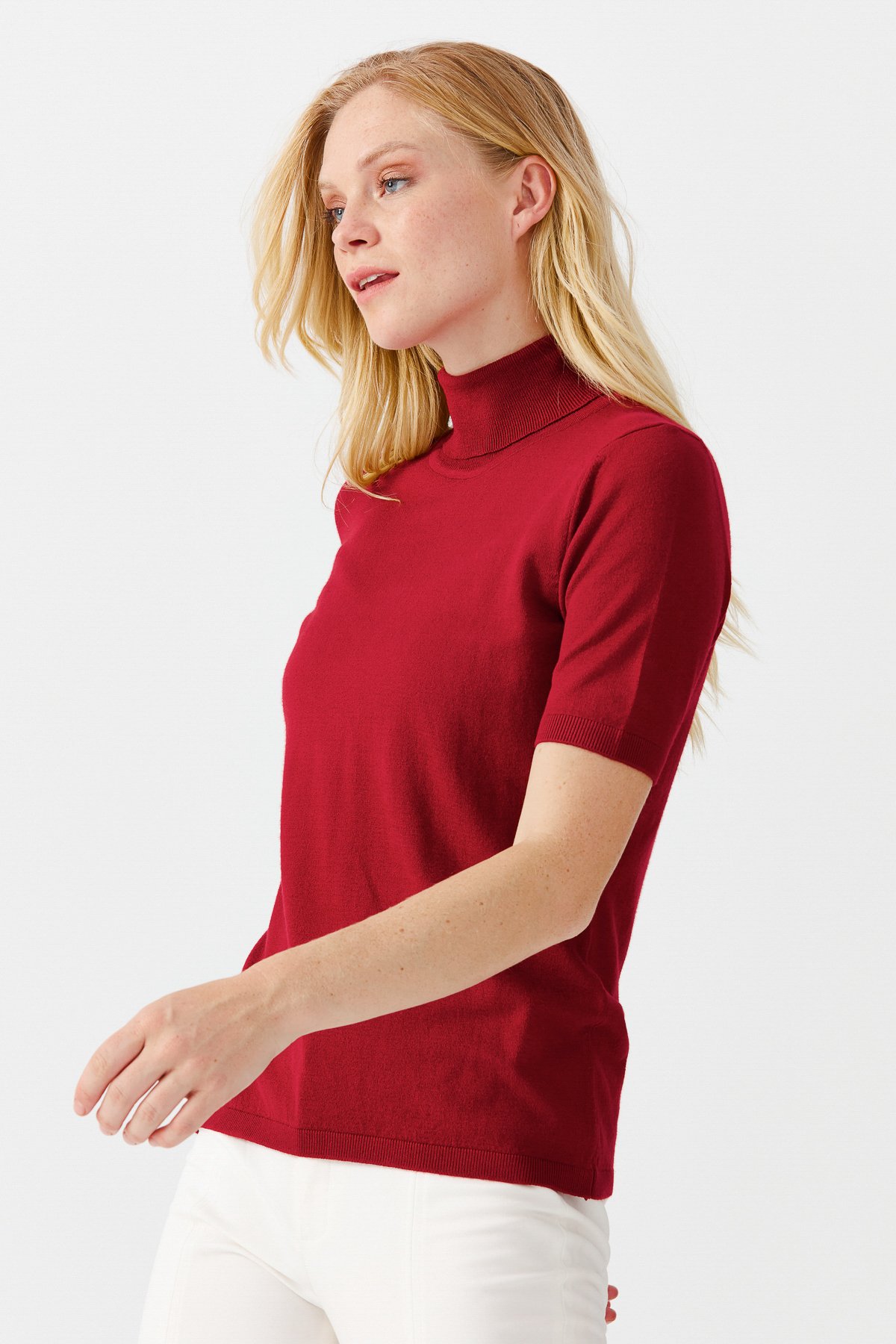 20346Женская блузка с водолазкой из лайкры ТЕМНО-КРАСНЫЙ