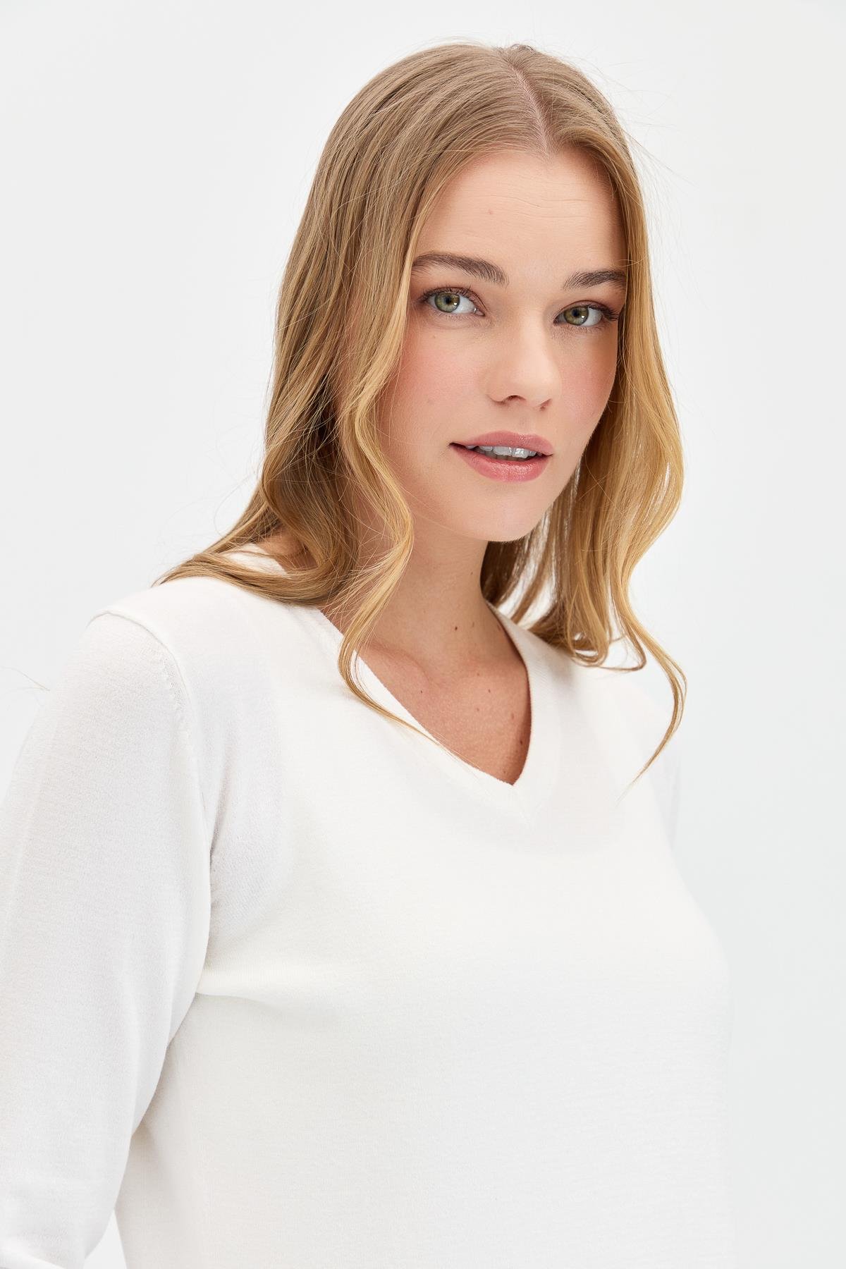 20014Kadın Likralı Uzun Kol Basic V Yaka Bluz Kemik