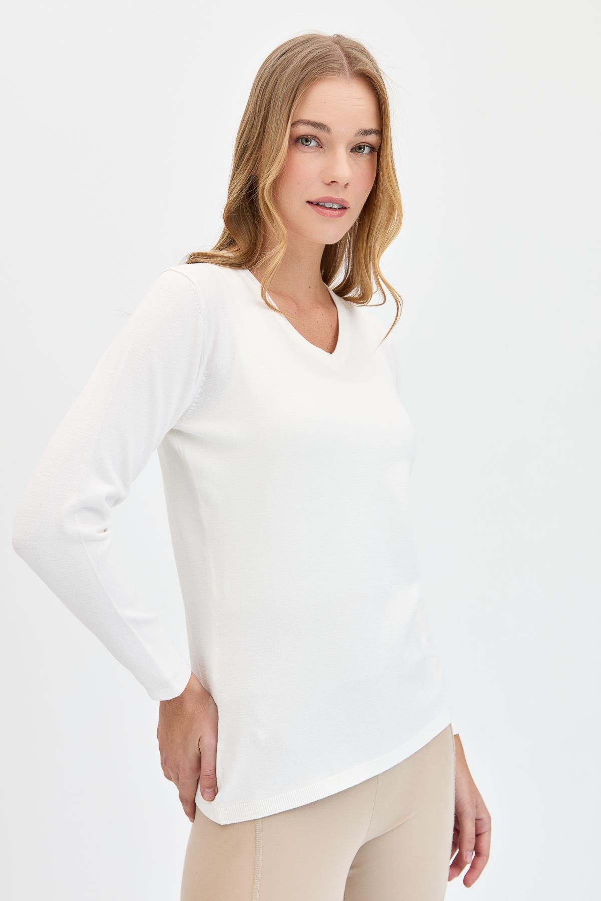 20014Kadın Likralı Uzun Kol Basic V Yaka Bluz Kemik