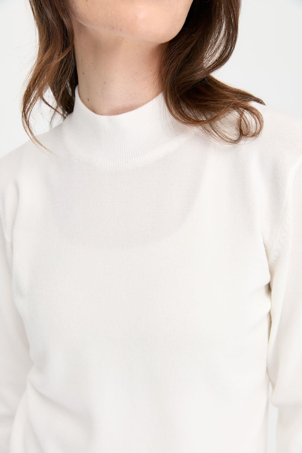 20016Kadın Likralı Uzun Kol Basic Yarım Balıkçı Bluz Kemik