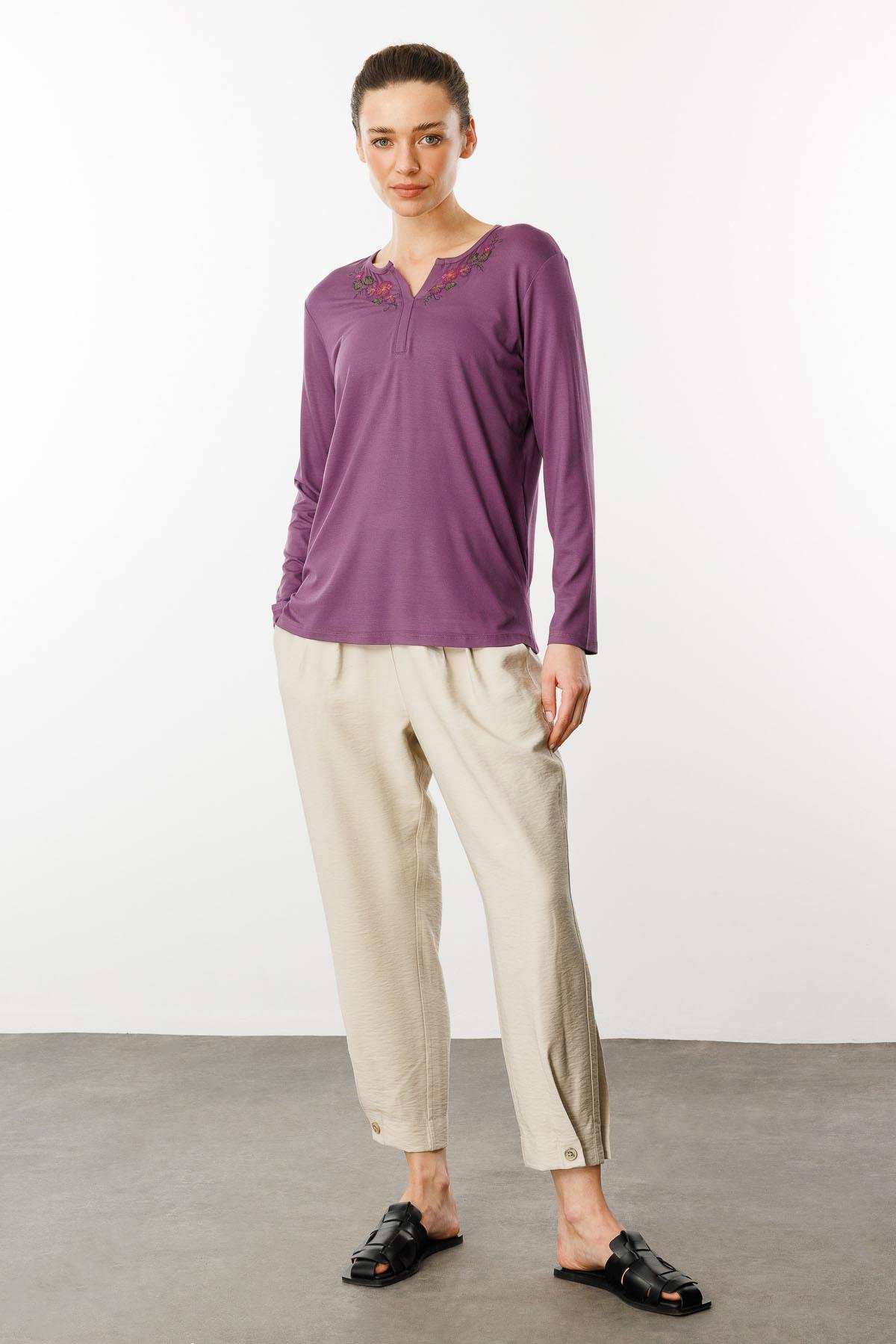 25702Kadın Nakış İşlemeli Uzun Kollu Penye Bluz Lila