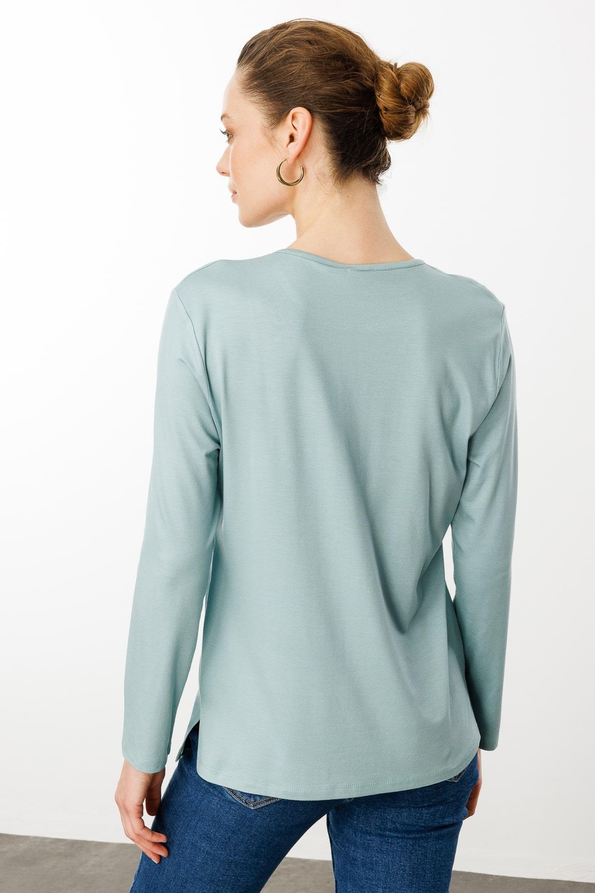 25702Kadın Nakış İşlemeli Uzun Kollu Penye Bluz M.Yeşili