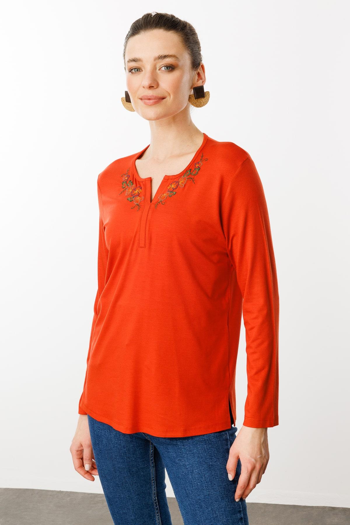 25702Kadın Nakış İşlemeli Uzun Kollu Penye Bluz Oranj