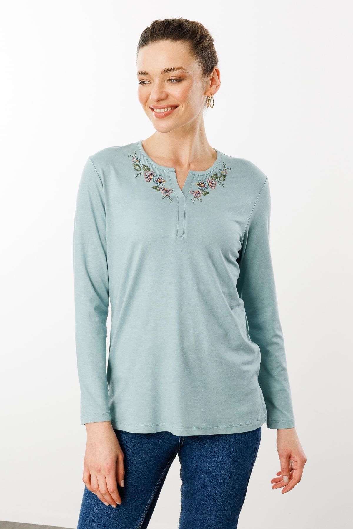 25702Kadın Nakış İşlemeli Uzun Kollu Penye Bluz M.Yeşili