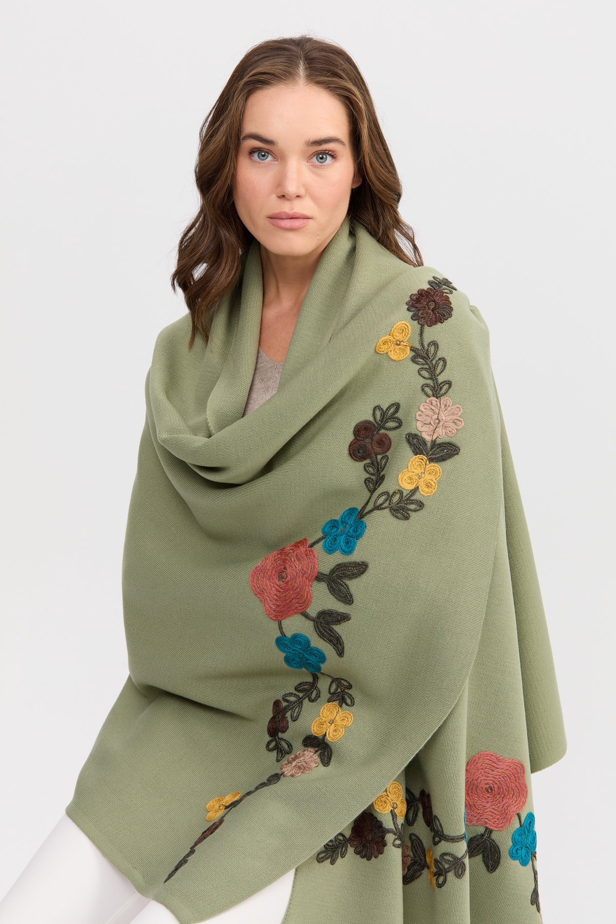 22175Kadın Nakışlı Büyük Şal A.Çağla
