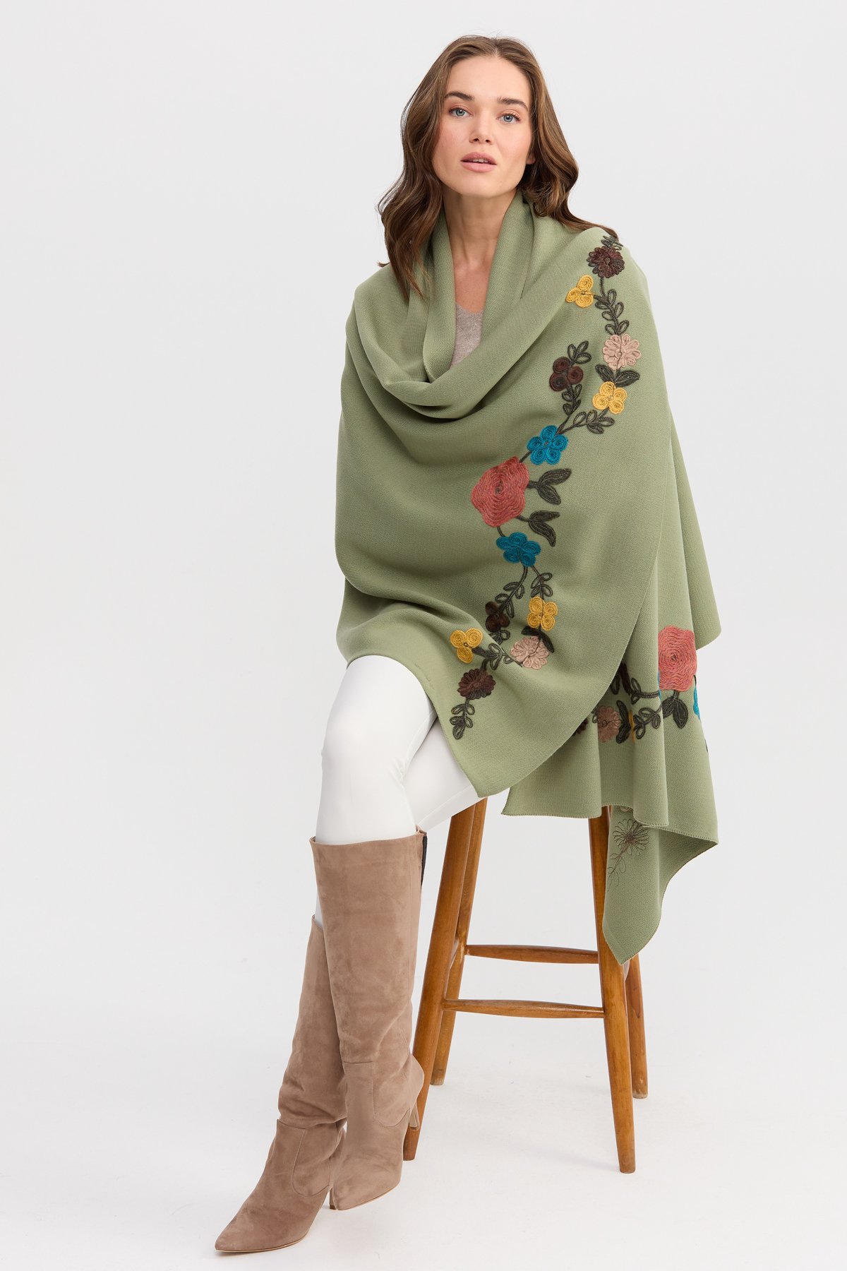 22175Kadın Nakışlı Büyük Şal A.Çağla
