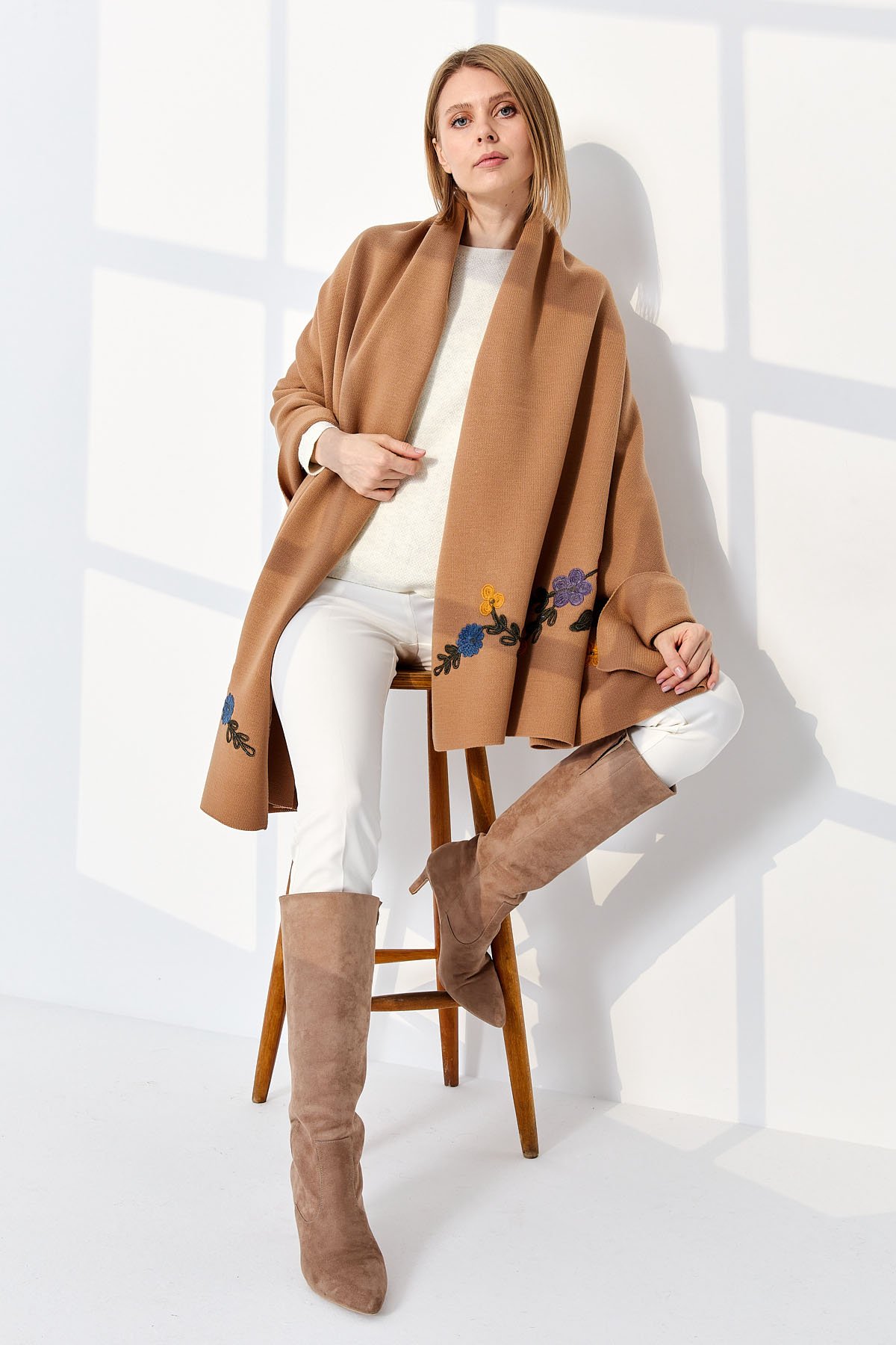 22175Kadın Nakışlı Büyük Şal Biscuvit