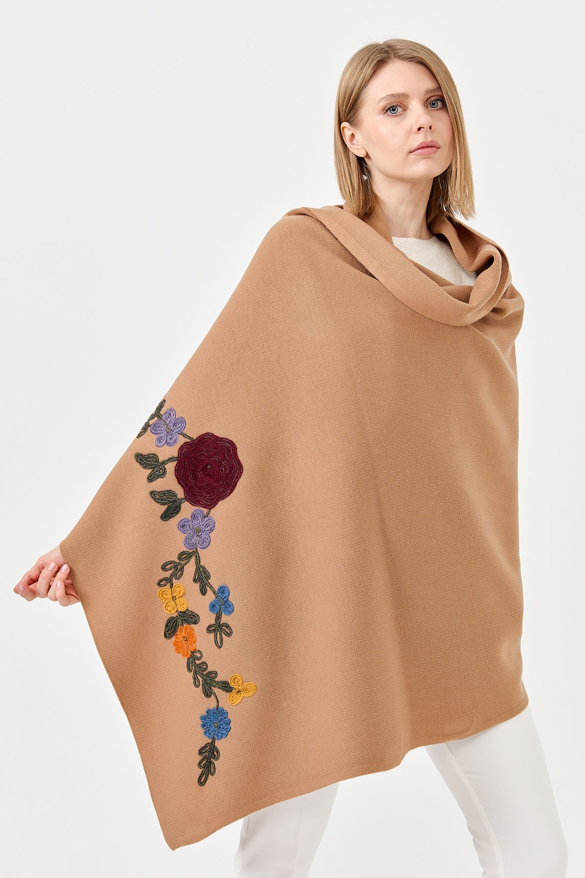 22175Kadın Nakışlı Büyük Şal Biscuvit