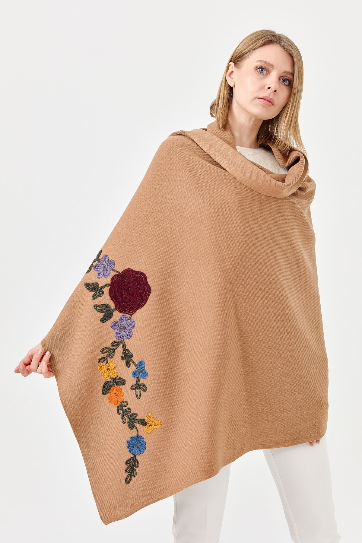 22175Kadın Nakışlı Büyük Şal Biscuvit