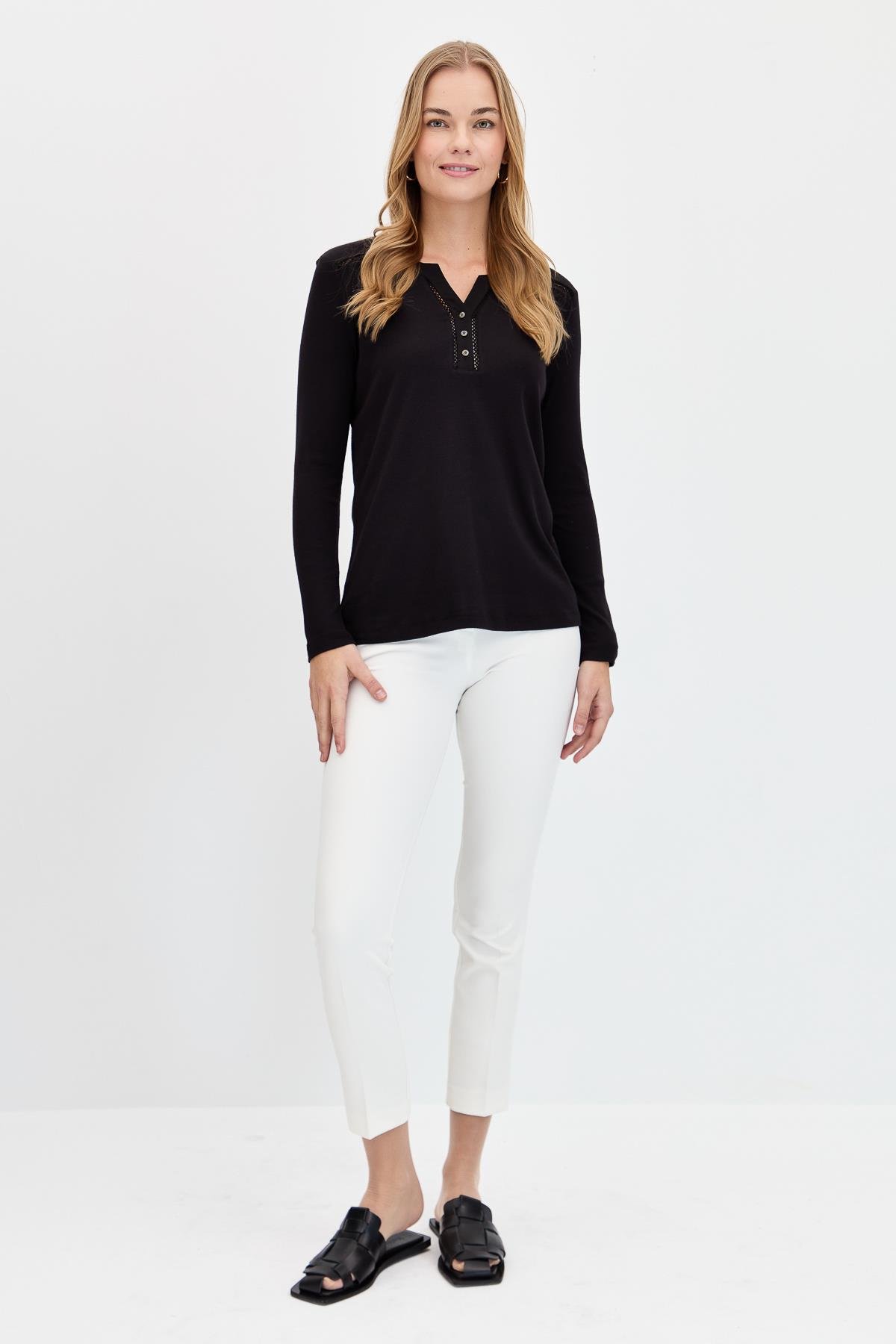 KMY24012Kadın Omzu ve Yakası İğne İşli Pamuklu Bluz Siyah