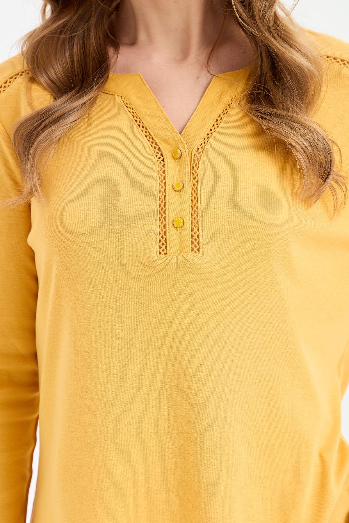 KMY24012Kadın Omzu ve Yakası İğne İşli Pamuklu Bluz Hardal