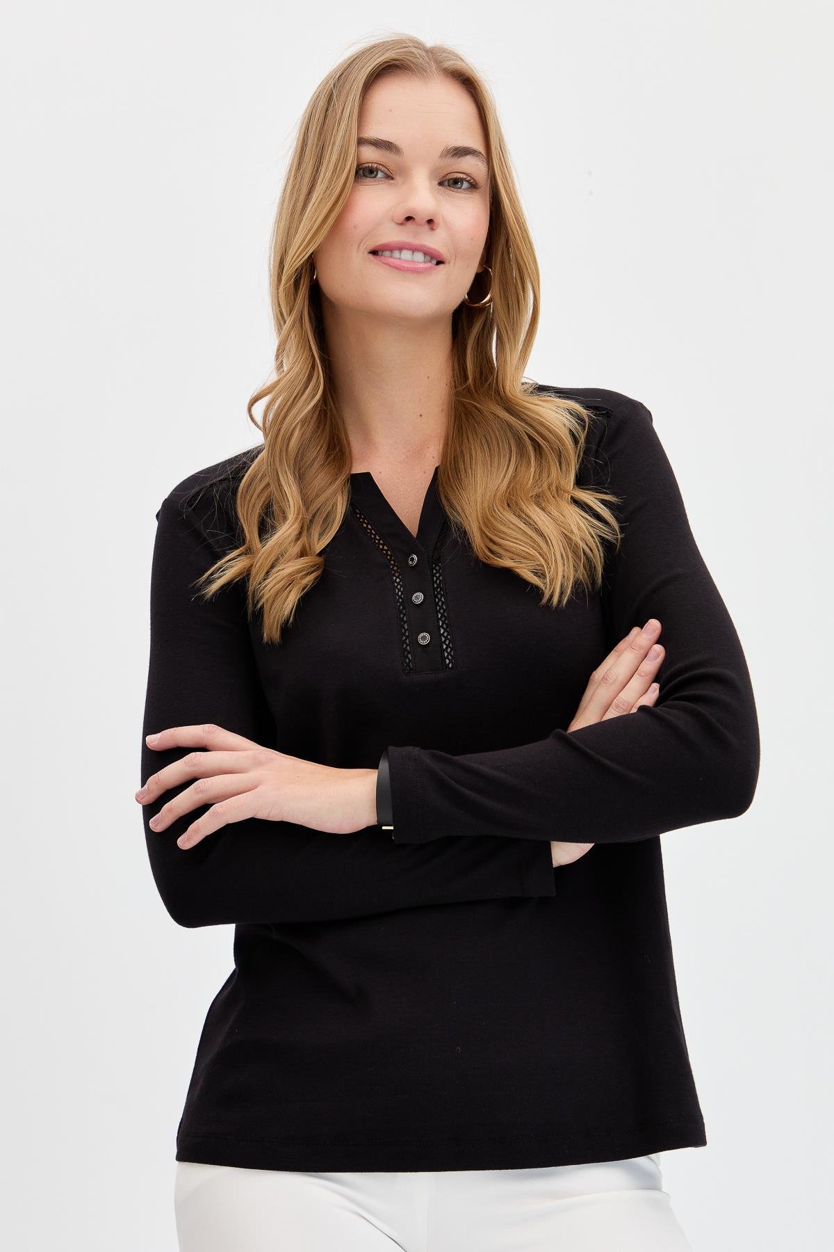 KMY24012Kadın Omzu ve Yakası İğne İşli Pamuklu Bluz Siyah