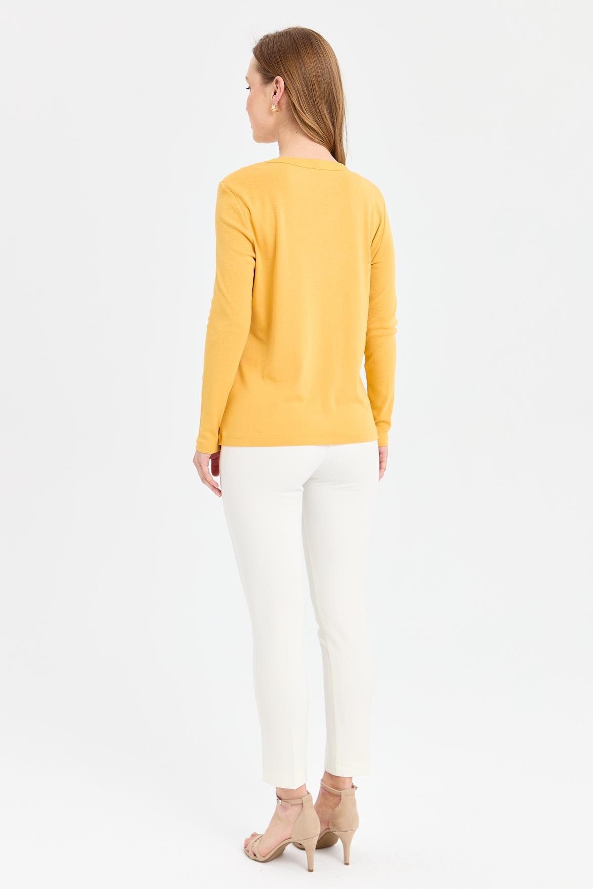 KMY24012Kadın Omzu ve Yakası İğne İşli Pamuklu Bluz Hardal