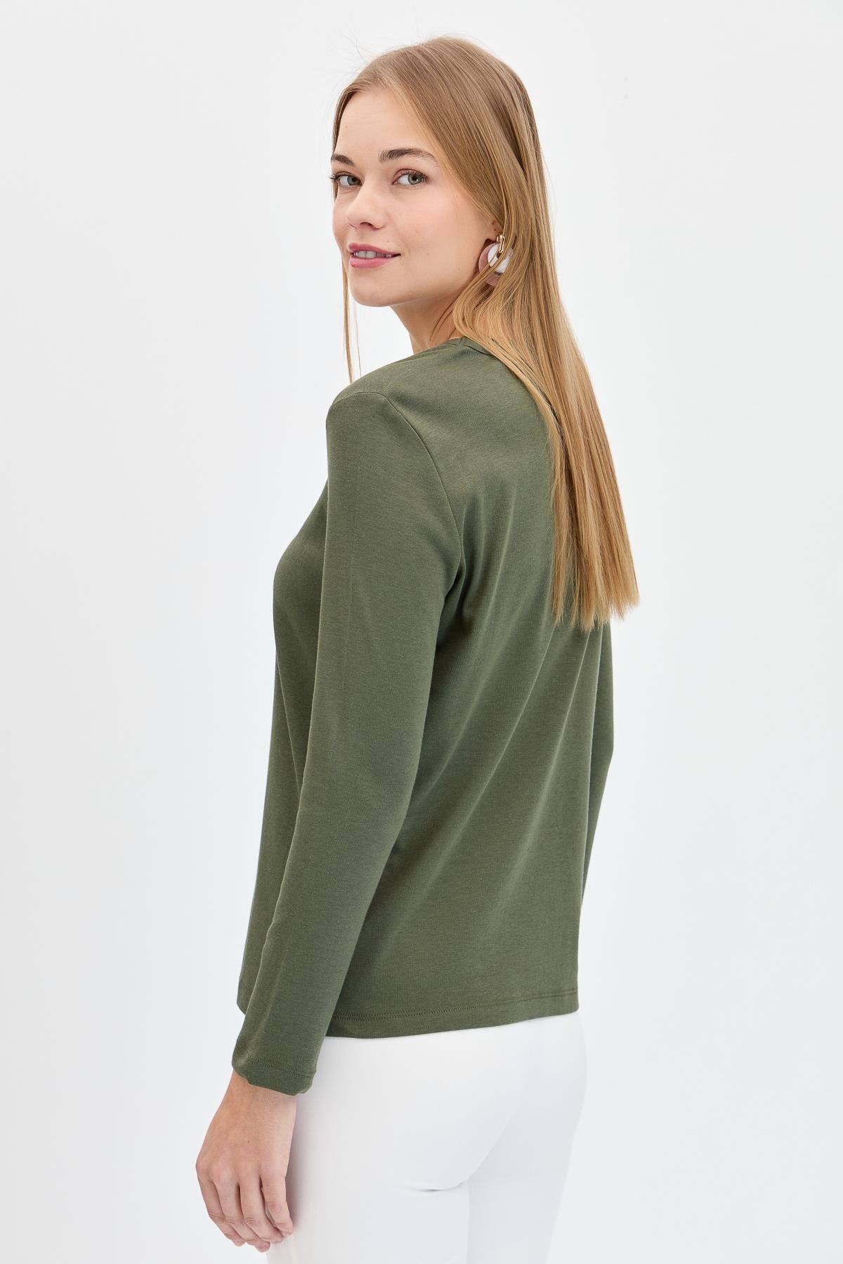 KMY24012Kadın Omzu ve Yakası İğne İşli Pamuklu Bluz Haki