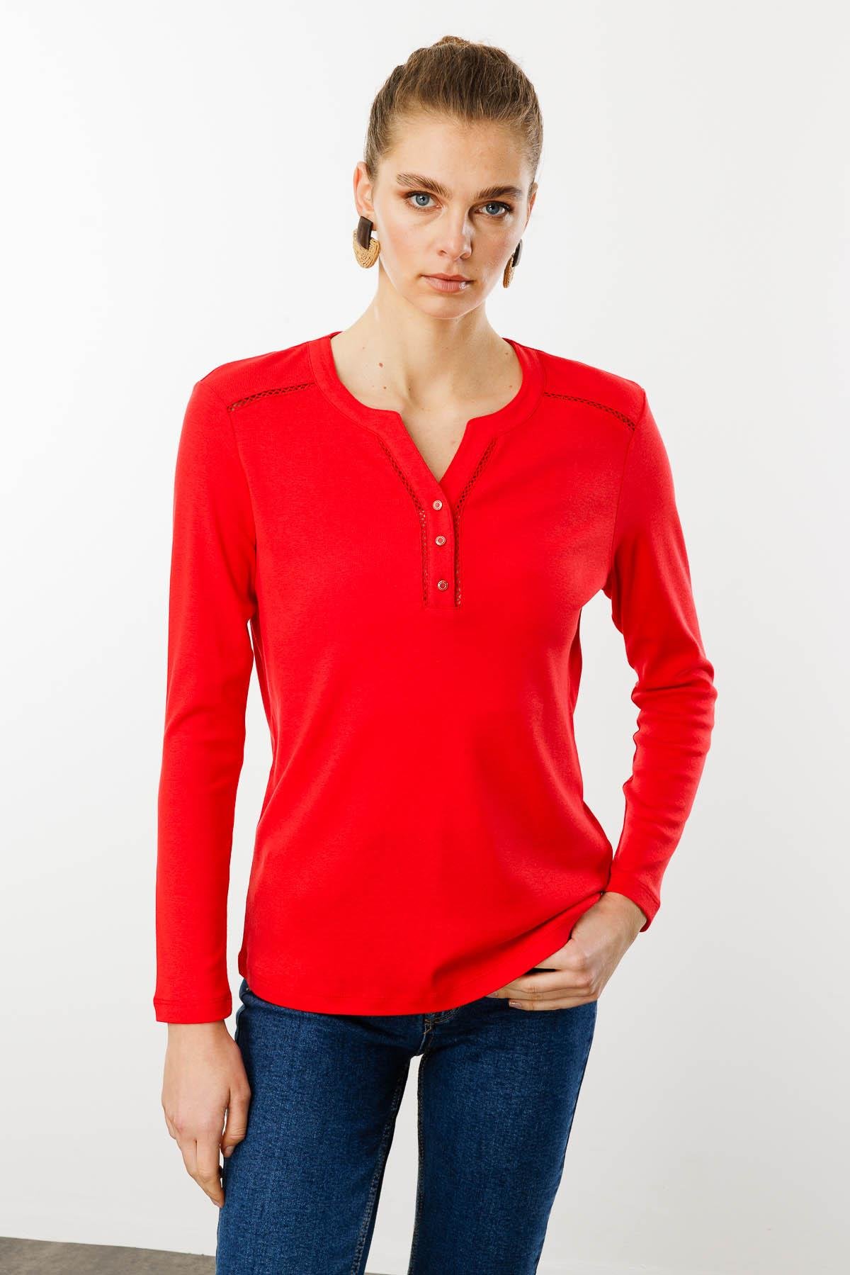 KMY24012Kadın Omzu ve Yakası İğne İşli Pamuklu Bluz Kırmızı