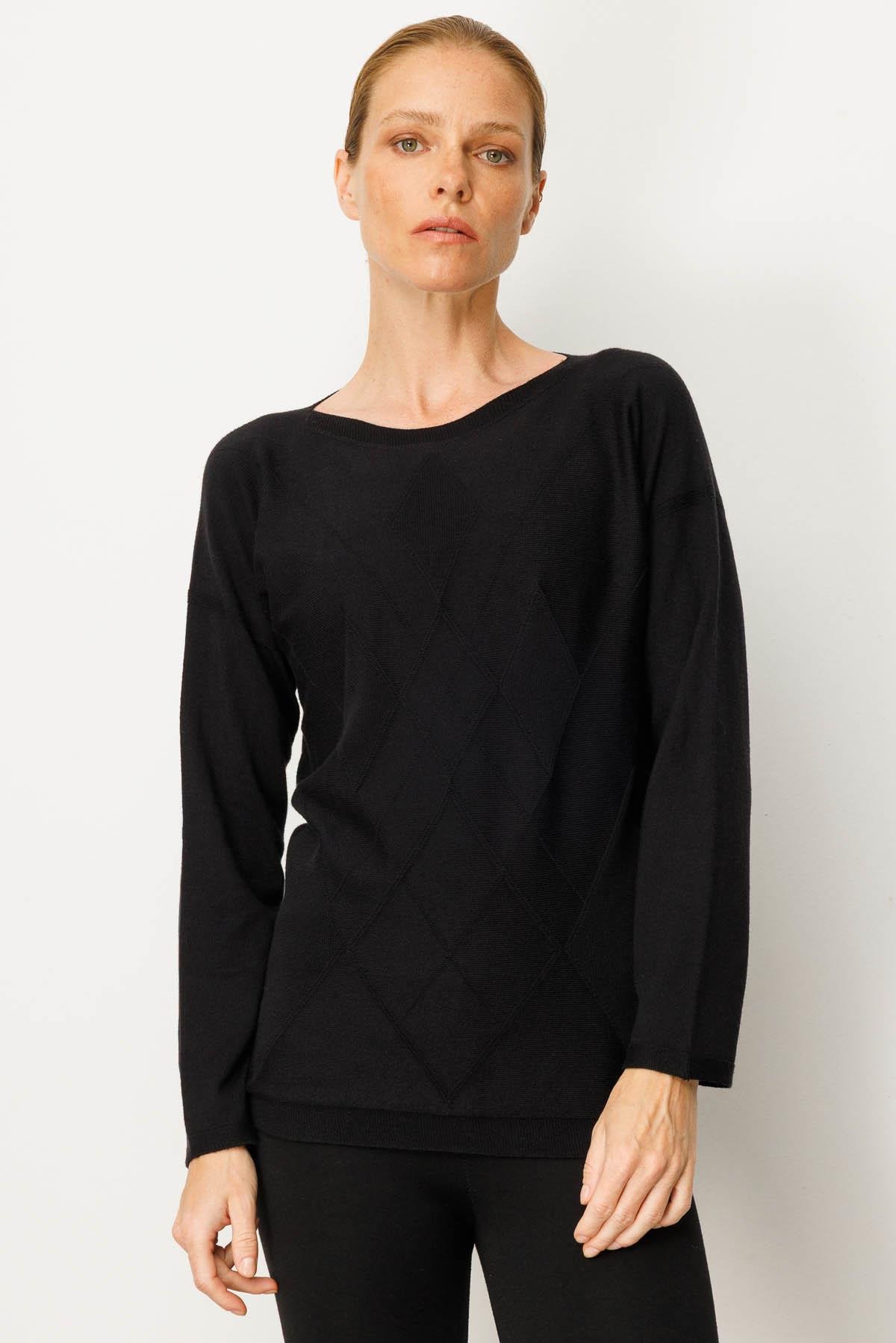 25254Kadın Önü Baklavalı Yan Örgü Kazak Siyah