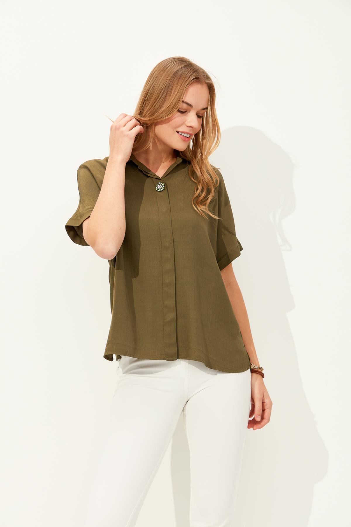 KMY24064Women's Front Brooch Shirt Mink