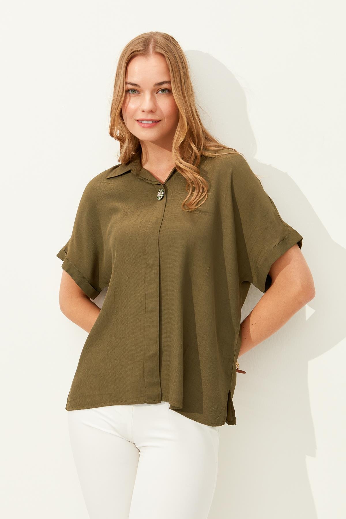 KMY24064Women's Front Brooch Shirt Mink