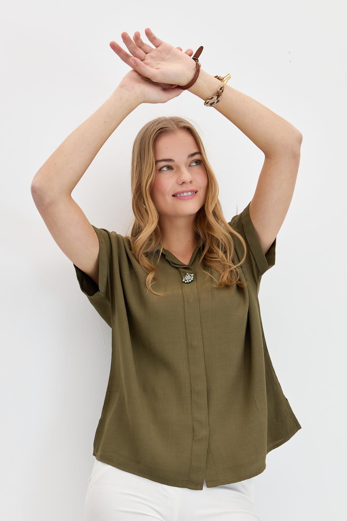 KMY24064Kadın Önü Broşlu Maroken Gömlek Haki