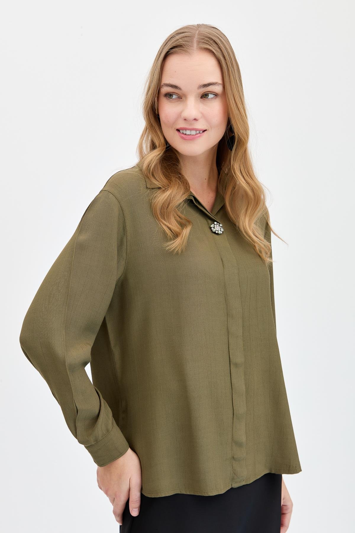 KMY24081Kadın Önü Broşlu Maroken Gömlek Haki