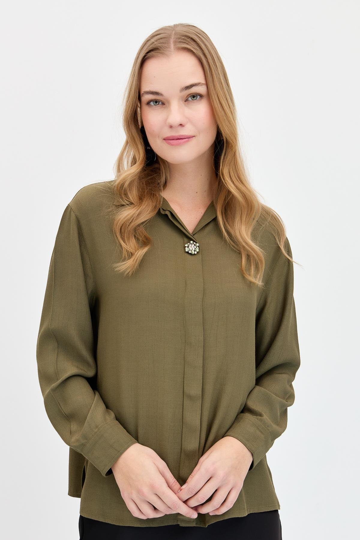 KMY24081Kadın Önü Broşlu Maroken Gömlek Haki