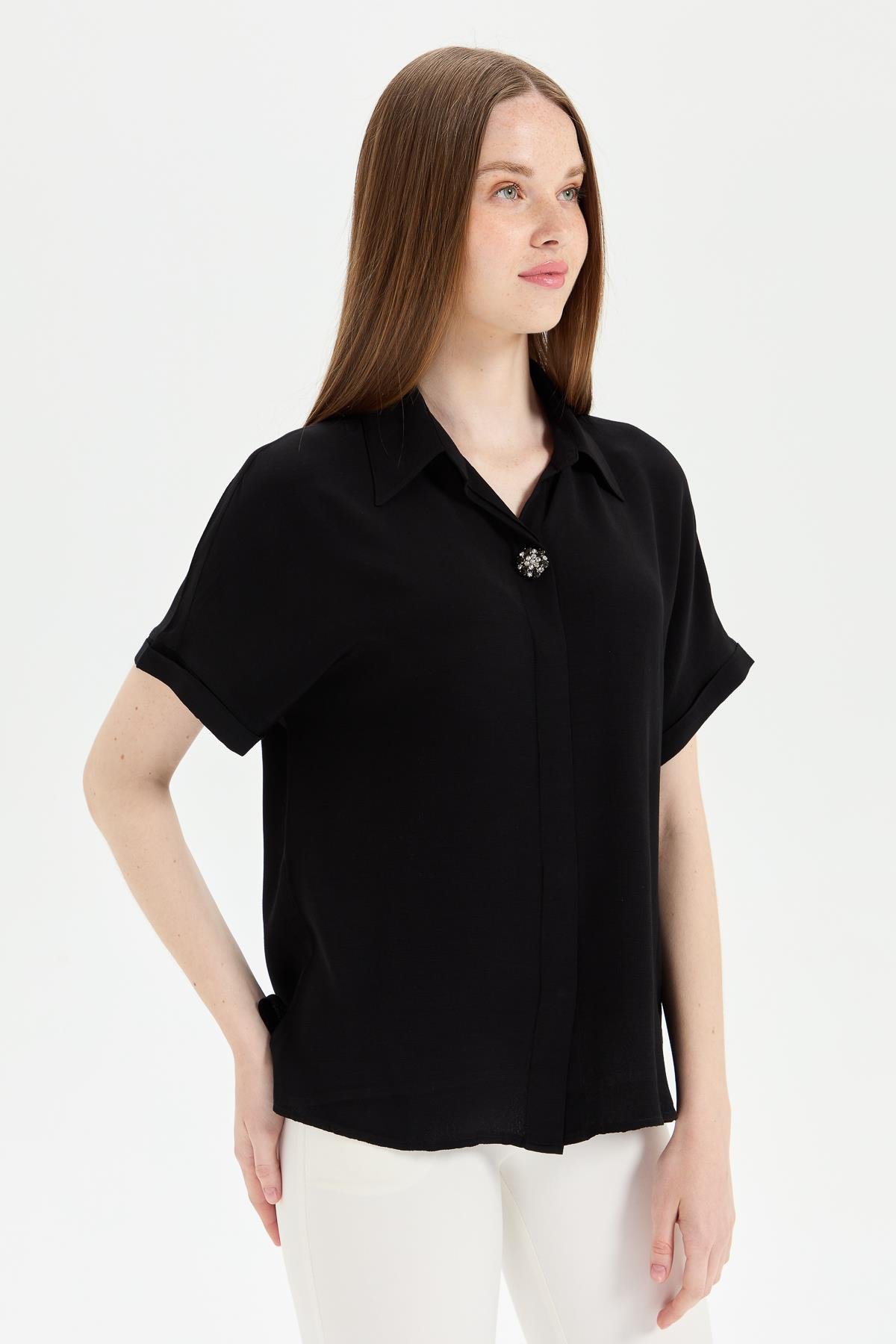 KMY24064Женская рубашка с брошью спереди