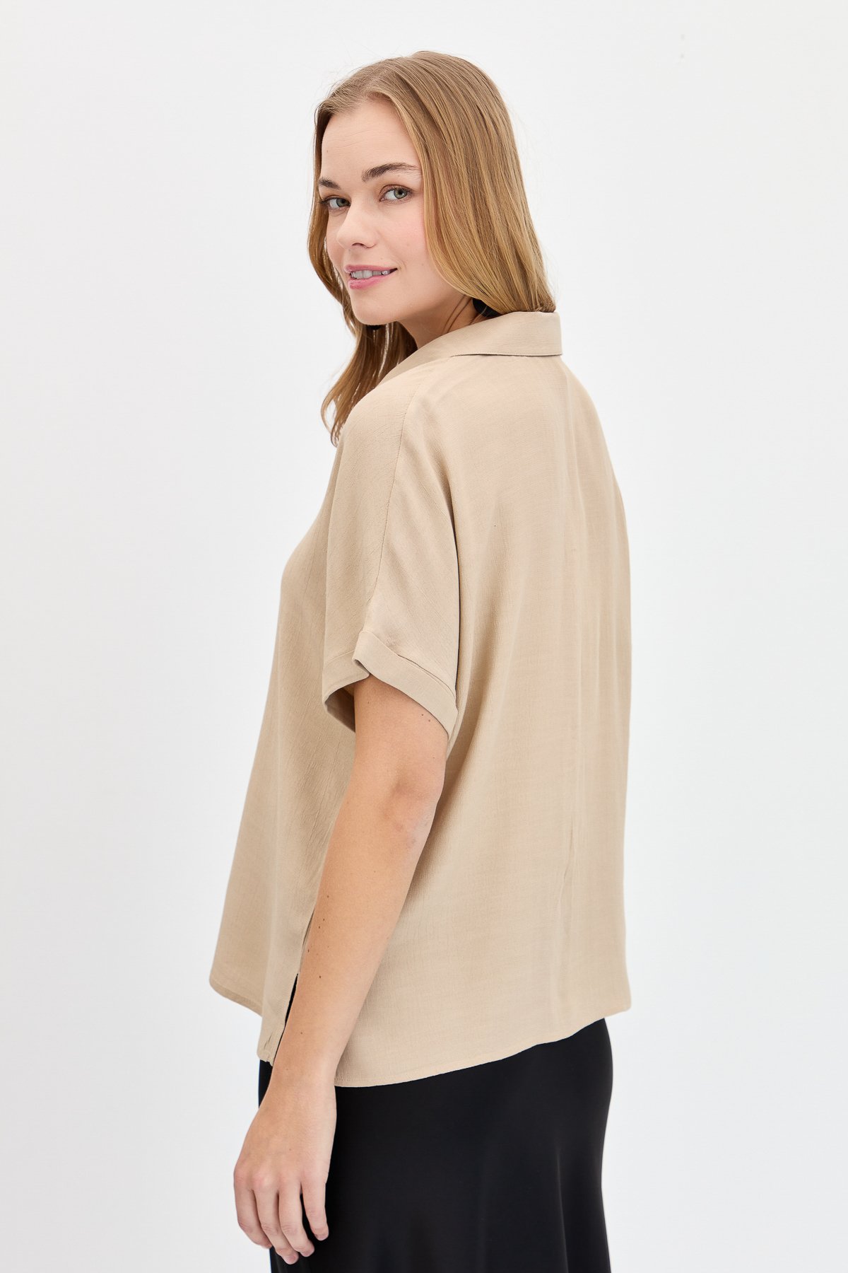 KMY24064Kadın Önü Broşlu Maroken Gömlek Vizon