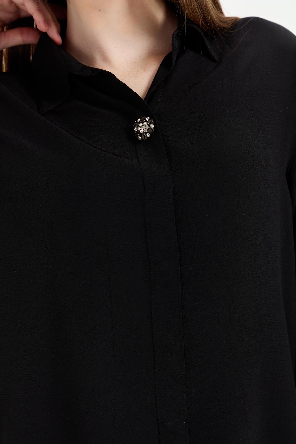 KMY24081Женская рубашка с брошью спереди, черная