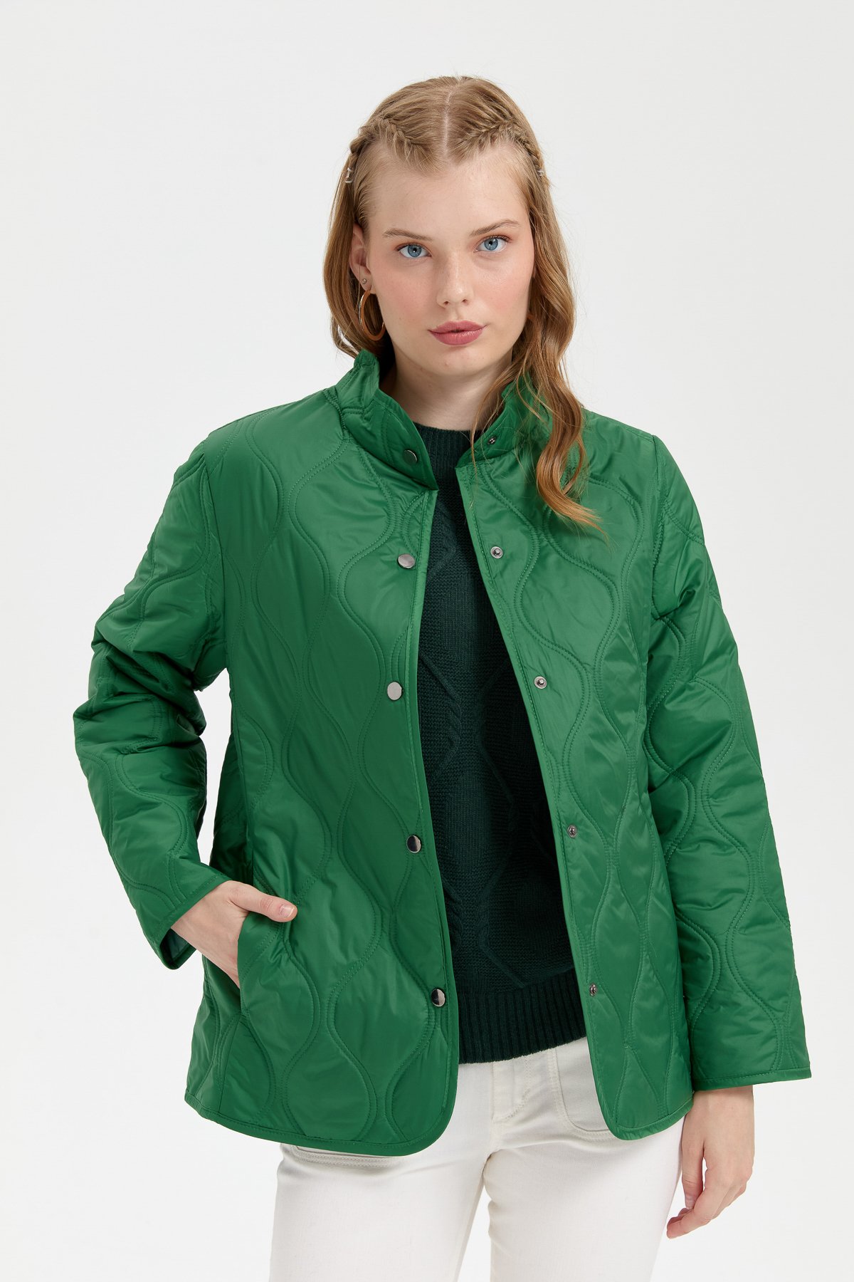 24420Kadın Önü Çıtçıtlı Soğan Desenli Kısa Kapitone Ceket Benetton