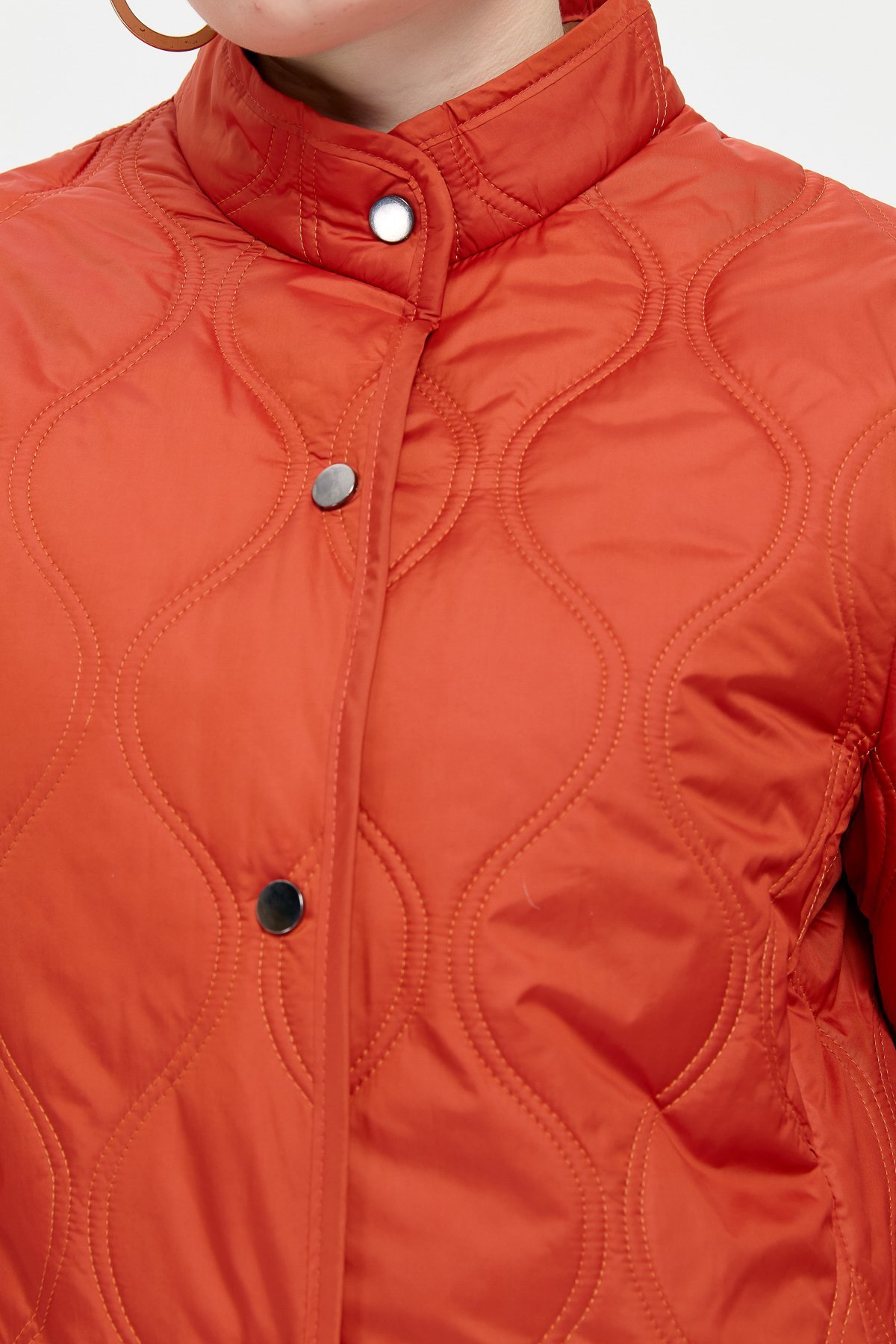 24420Kadın Önü Çıtçıtlı Soğan Desenli Kısa Kapitone Ceket Oranj