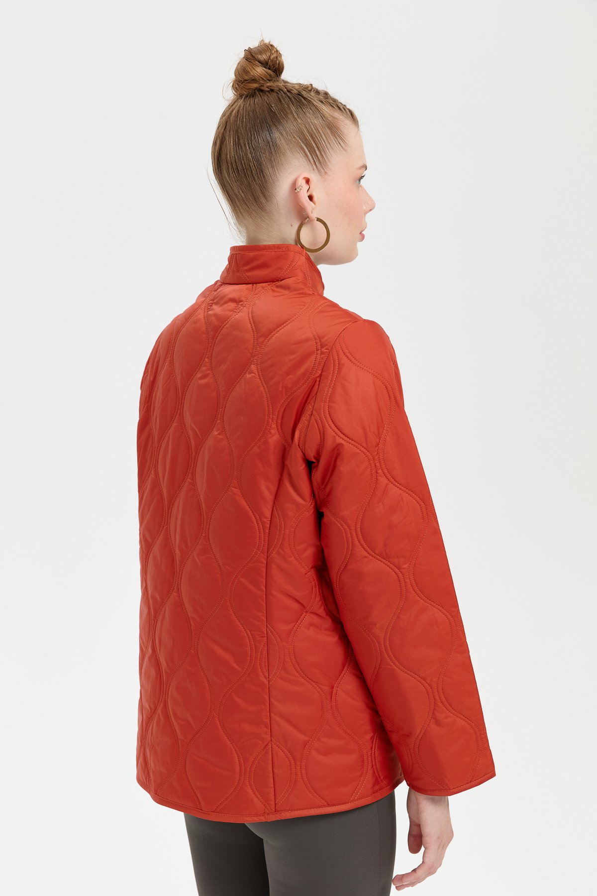 24420Kadın Önü Çıtçıtlı Soğan Desenli Kısa Kapitone Ceket Oranj