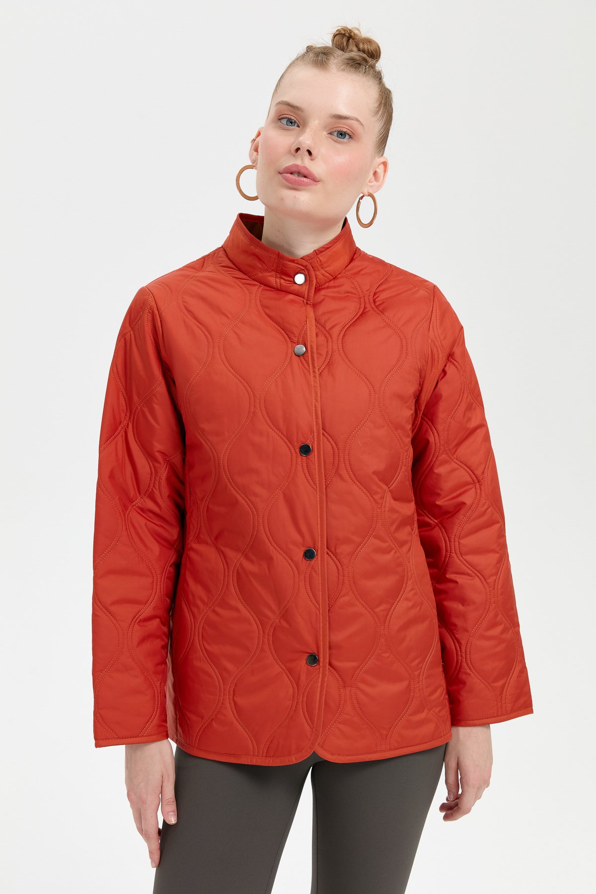 24420Kadın Önü Çıtçıtlı Soğan Desenli Kısa Kapitone Ceket Oranj