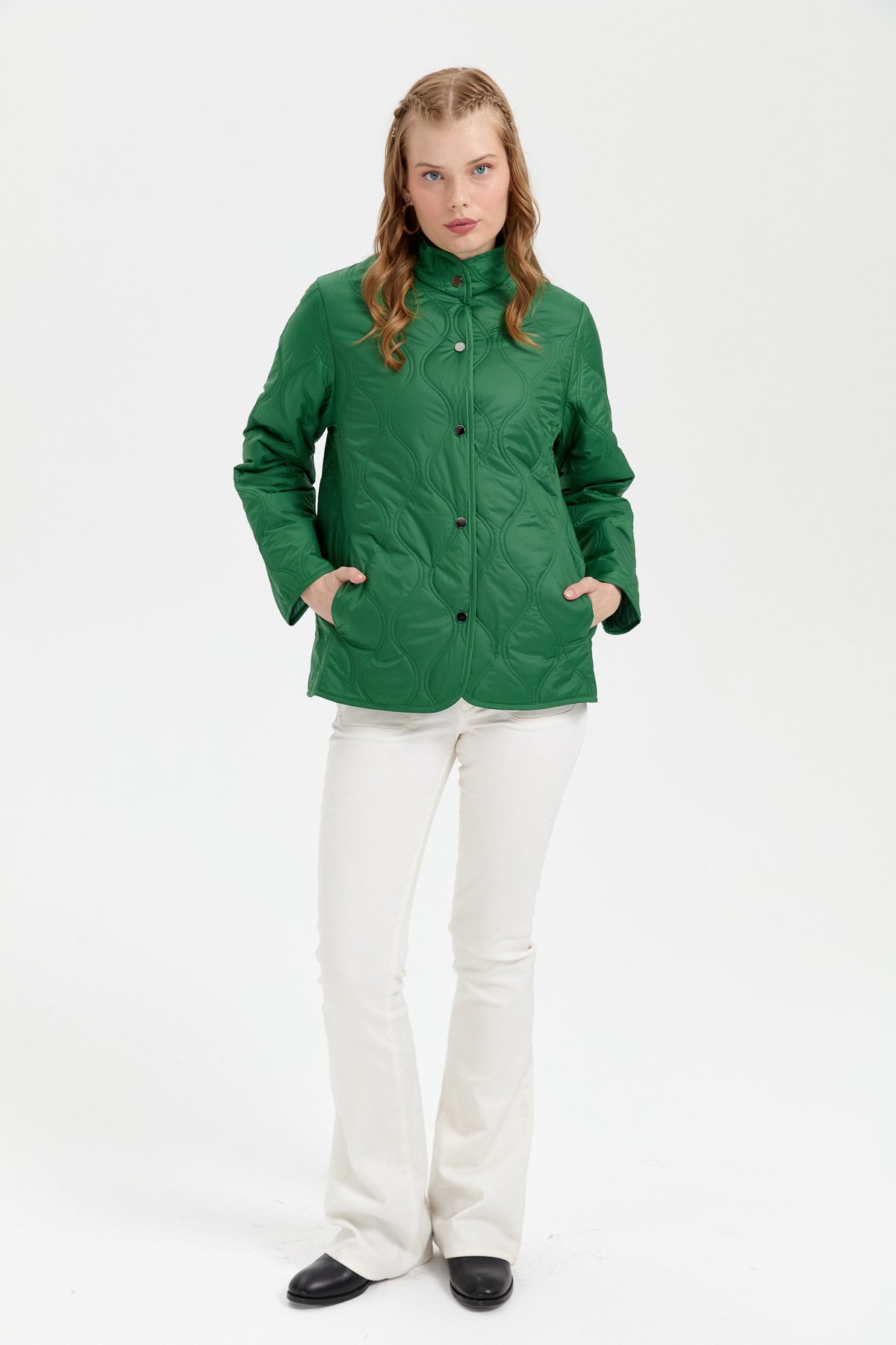 24420Kadın Önü Çıtçıtlı Soğan Desenli Kısa Kapitone Ceket Benetton