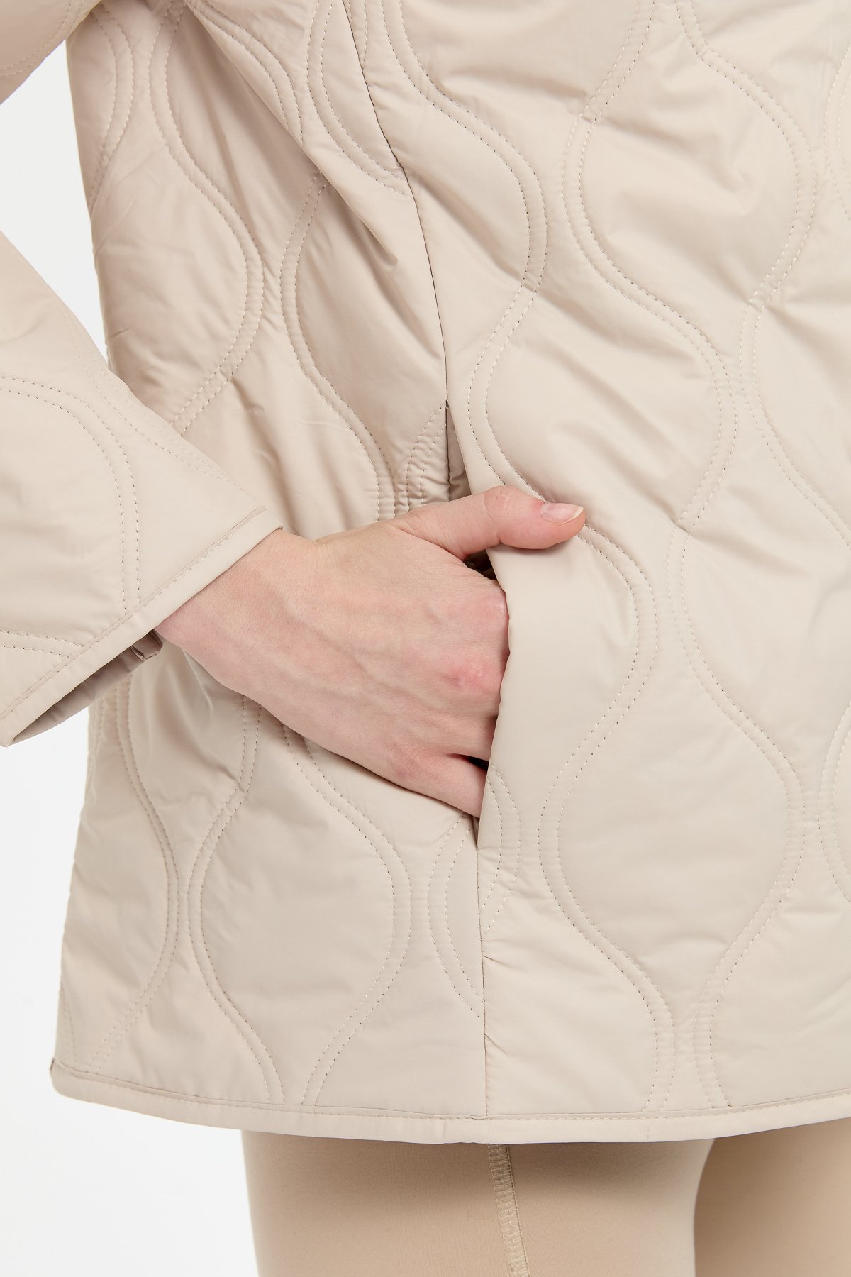 24420Kadın Önü Çıtçıtlı Soğan Desenli Kısa Kapitone Ceket Bej