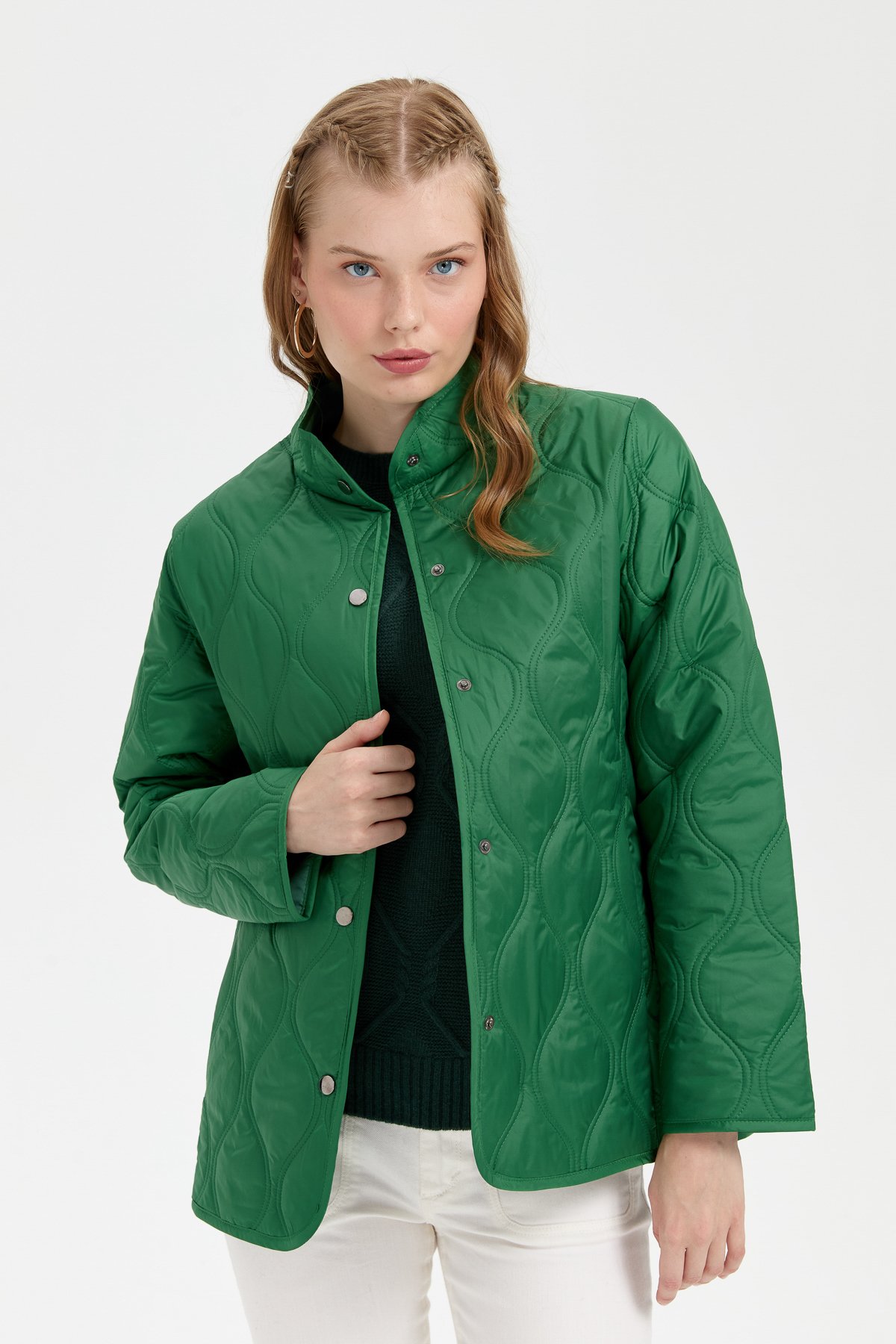 24420Kadın Önü Çıtçıtlı Soğan Desenli Kısa Kapitone Ceket Benetton