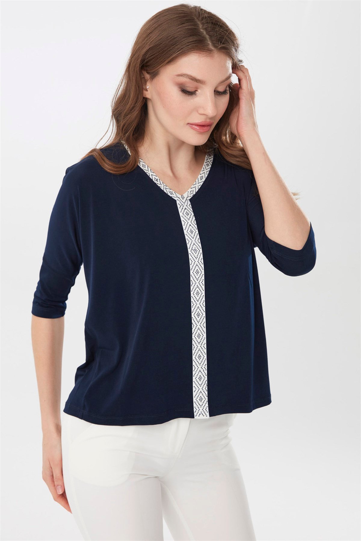 21721Kadın Önü Taş İşlemeli Truvakar Kol Bluz Laci